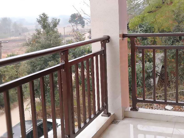 陽臺圍欄用什么材質比較好？