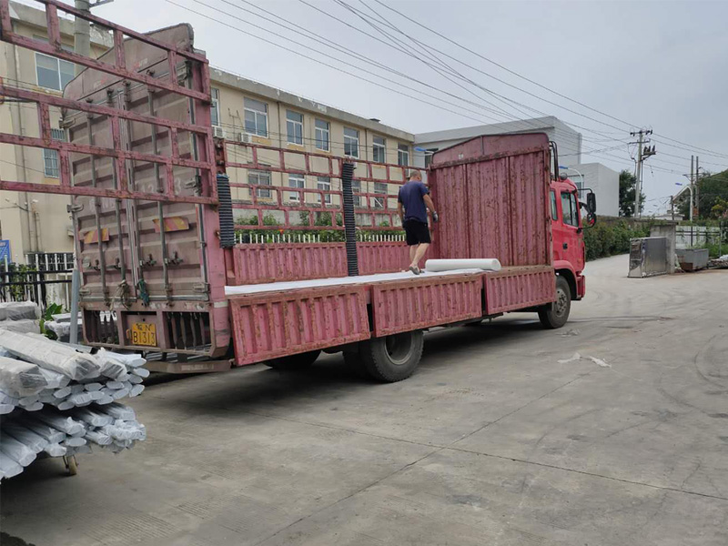 金用護欄2020年7月24日鋅鋼樓梯扶手裝車發(fā)貨！