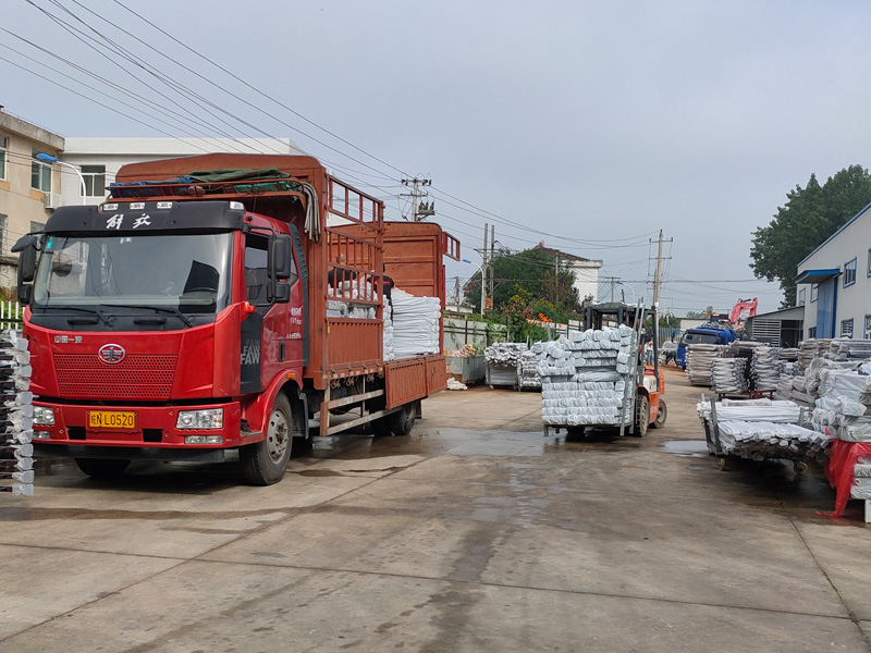 金用護(hù)欄2020年7月25日鋅鋼陽臺護(hù)欄裝車發(fā)貨! 金用護(hù)欄2020年7月25日鋅鋼陽臺護(hù)欄裝車發(fā)貨!