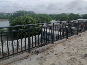 安徽鋅鋼護欄廠家電話多少？