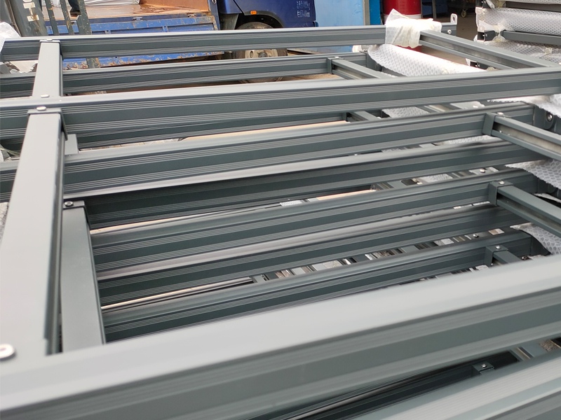 金用護欄2020年8月12日鋁合金玻璃護欄裝車發(fā)貨! 金用護欄2020年8月12日鋁合金玻璃護欄裝車發(fā)貨!