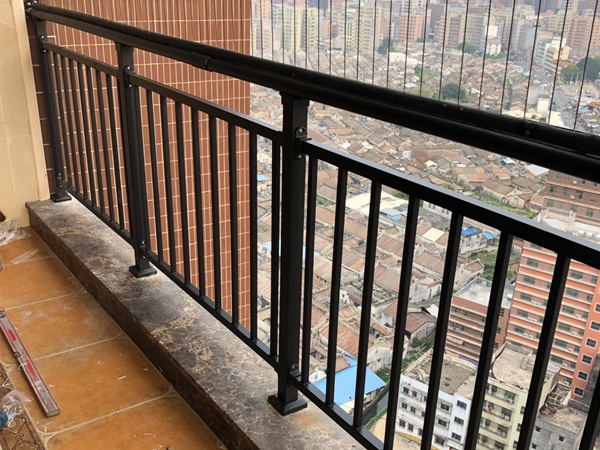 陽臺護(hù)欄安裝方法步驟 陽臺護(hù)欄安裝方法步驟