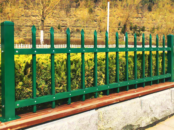 選擇鋅鋼柵欄廠(chǎng)家，這三點(diǎn)很重要！