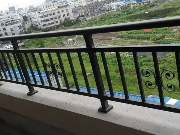 為什么大家喜歡采購鋅鋼陽臺護(hù)欄？原因在這里！