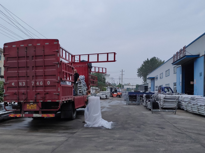 金用護欄2020年9月15日鋅鋼樓梯扶手發貨！