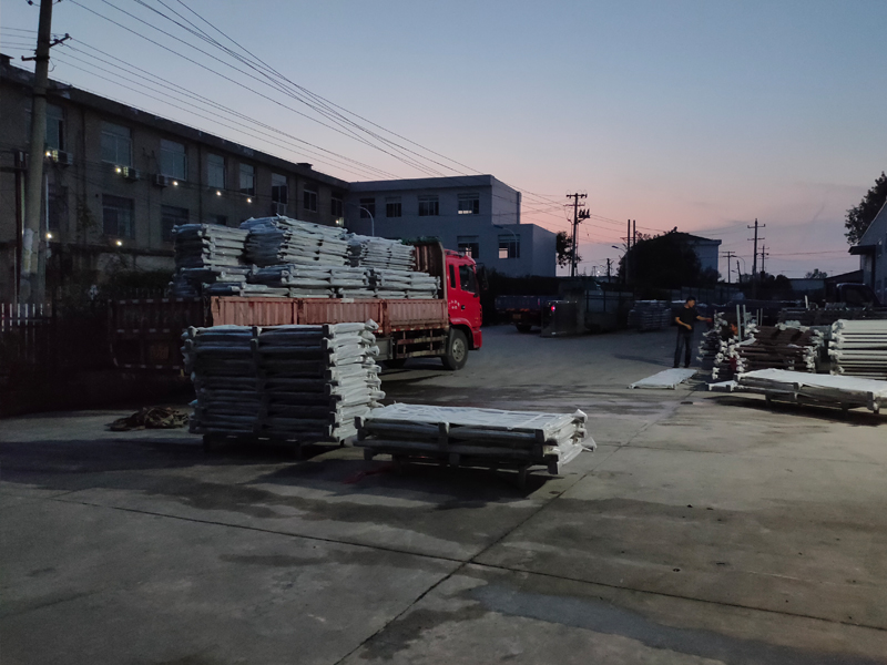 金用護(hù)欄2020年9月19日鋅鋼百葉窗發(fā)貨！