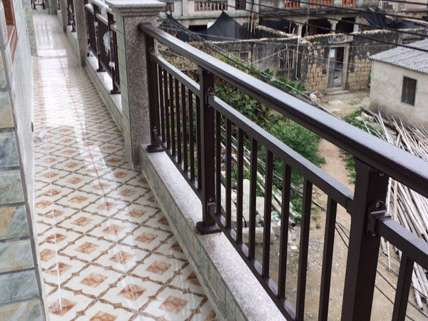 鋅鋼陽臺護欄特點 鋅鋼陽臺護欄特點