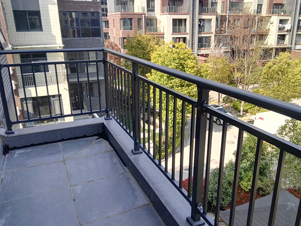 鋅鋼陽臺護欄廠家怎么選,這三點很重要! 鋅鋼陽臺護欄廠家怎么選,這三點很重要!