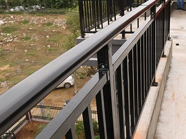 鋅鋼護(hù)欄都有哪些優(yōu)勢(shì)? 鋅鋼護(hù)欄都有哪些優(yōu)勢(shì)?