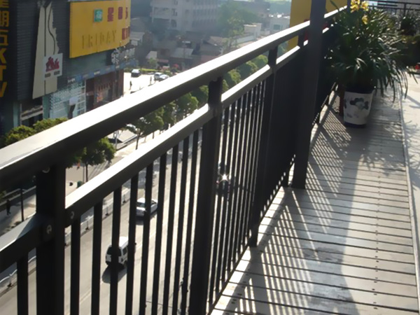 鋅鋼護欄好還是不銹鋼護欄好？