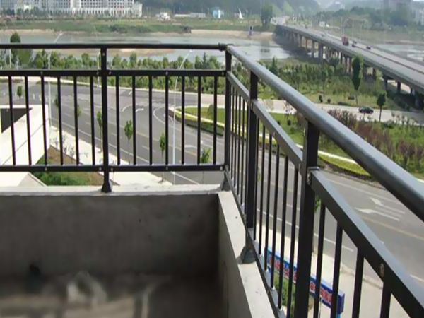 陽(yáng)臺(tái)護(hù)欄哪家便宜？