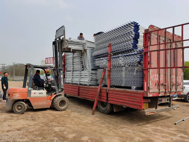 金用護欄2021年3月30日圍墻護欄、陽臺護欄發貨！