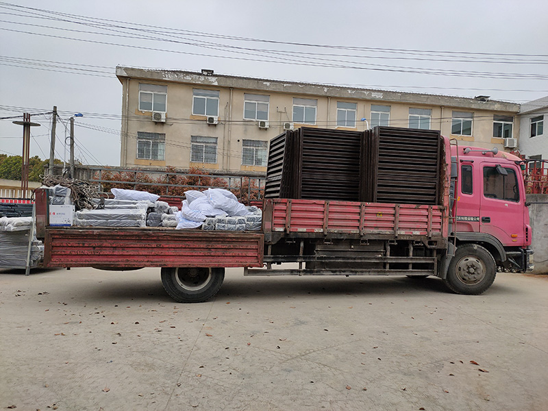 金用護(hù)欄2021年3月30日鋅鋼百葉窗發(fā)貨！