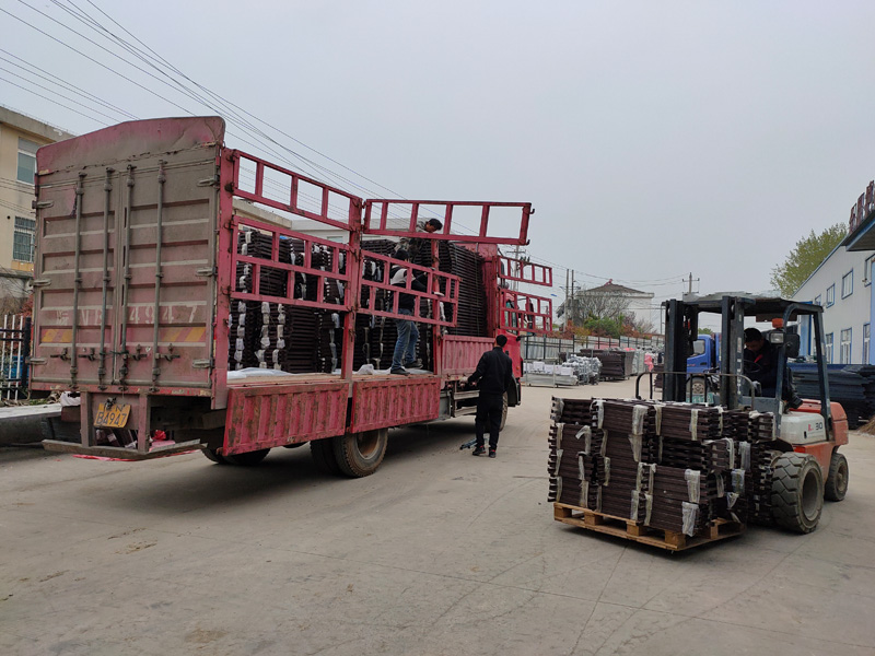 金用護欄2021年4月7日鋅鋼空調欄桿發貨! 金用護欄2021年4月7日鋅鋼空調欄桿發貨!