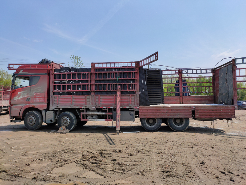 金用護欄2021年4月8日鋅鋼百葉窗發貨！