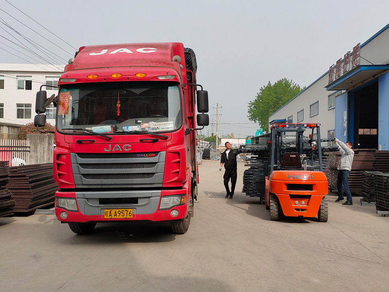 金用護(hù)欄2021年4月16日第二車百葉窗發(fā)貨！