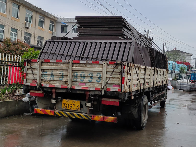 金用護欄2021年4月21日鋁合金百葉窗發(fā)貨! 金用護欄2021年4月21日鋁合金百葉窗發(fā)貨!