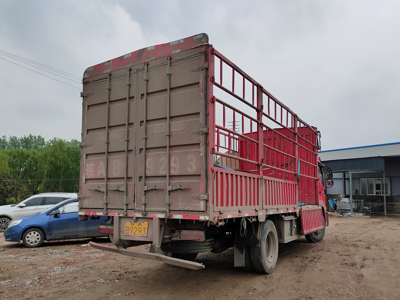 金用護(hù)欄2021年4月21日鋅鋼連廊欄桿發(fā)貨！