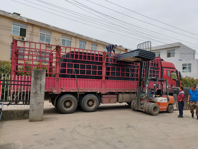 金用護欄2021年5月6日鋅鋼百葉窗發貨! 金用護欄2021年5月6日鋅鋼百葉窗發貨!