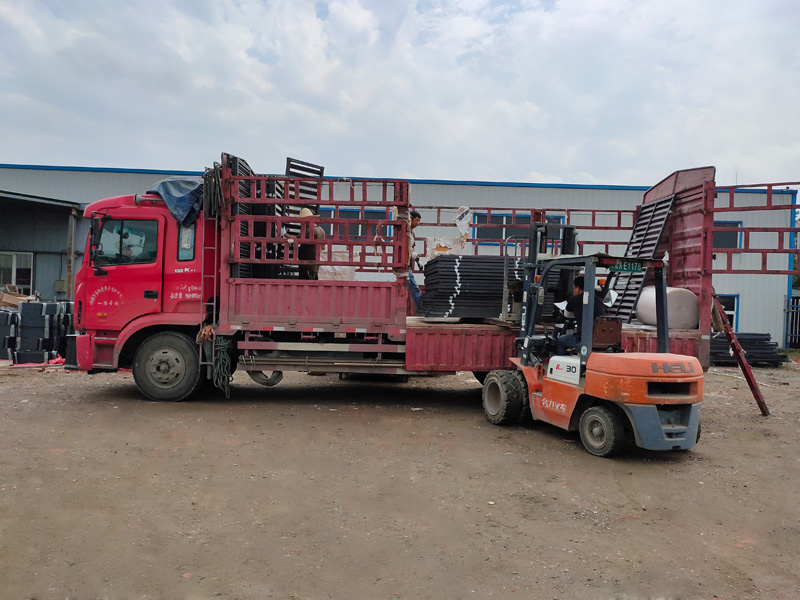 金用護(hù)欄2021年5月14日鋅鋼百葉窗發(fā)貨！