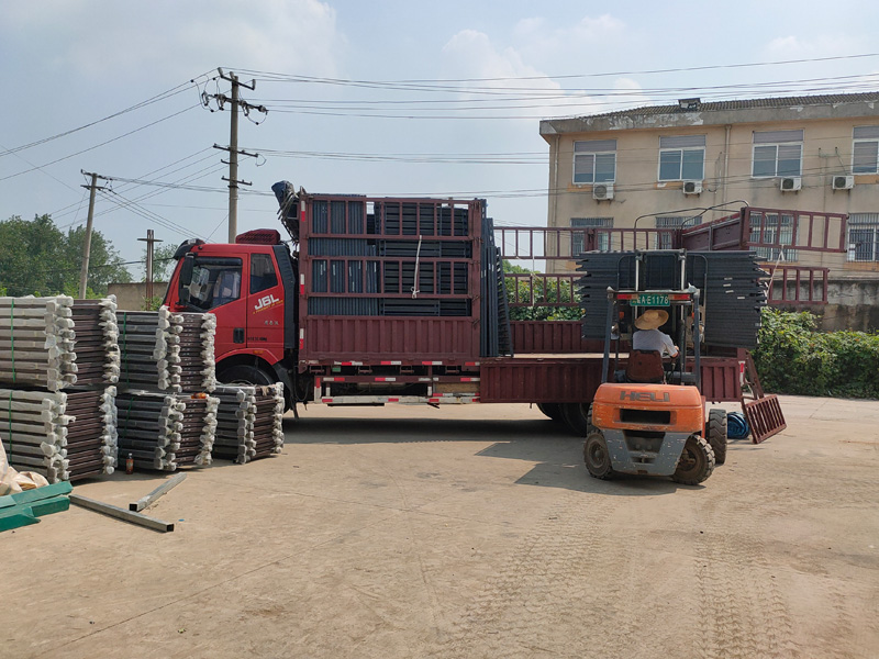 金用護(hù)欄2021年8月2日鋅鋼百葉窗發(fā)貨！