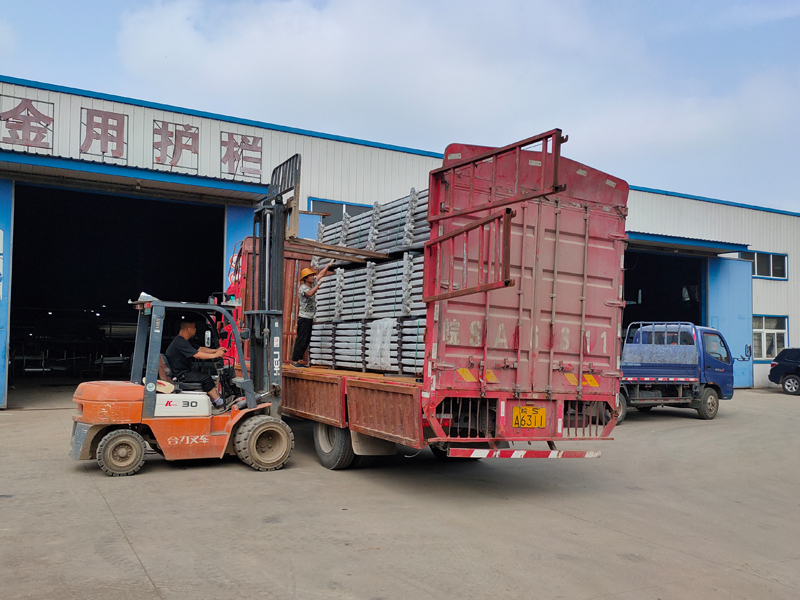 金用護欄2021年9月2日鋅鋼陽臺護欄發貨！