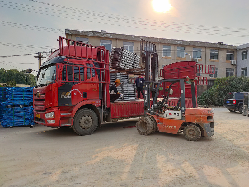 金用護欄2021年10月26日鋅鋼連廊護欄發貨！