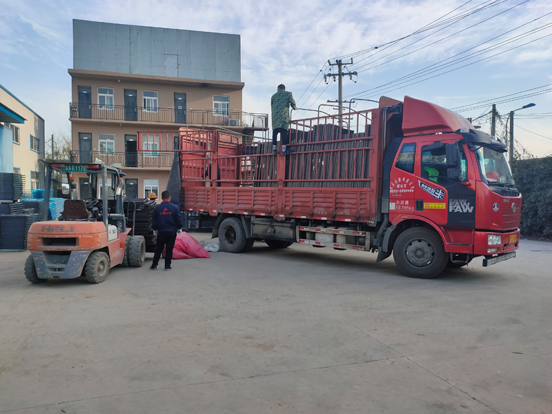 金用護欄2021年12月1日鋅鋼百葉窗發貨！