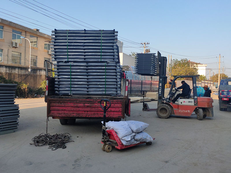 金用護(hù)欄2021年12月2日鋁合金陽臺護(hù)欄發(fā)貨！