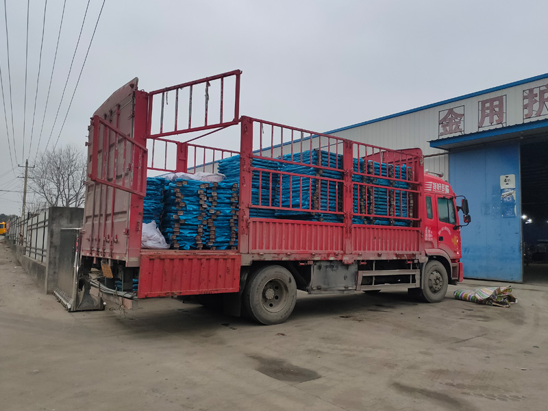 金用護欄2022年1月5日鋅鋼陽臺欄桿裝車發貨！