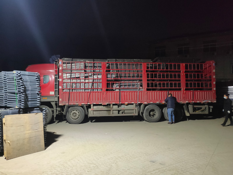 金用護欄2022年1月8日鋅鋼圍墻護欄裝車發貨！