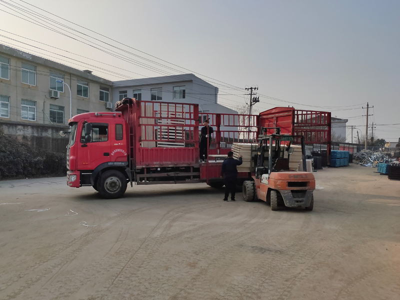 金用護欄2022年1月19日鋅鋼百葉窗裝車發貨！