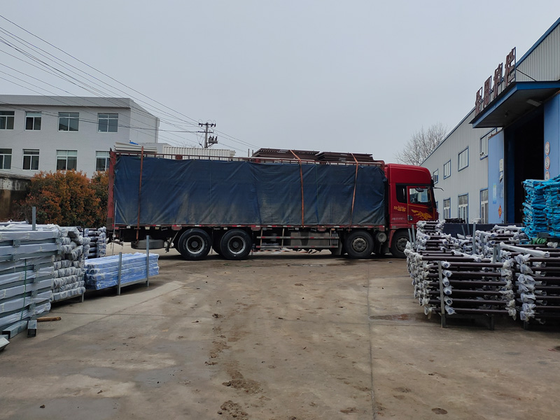 金用護欄2022年3月22日鋅鋼百葉窗裝車發貨！