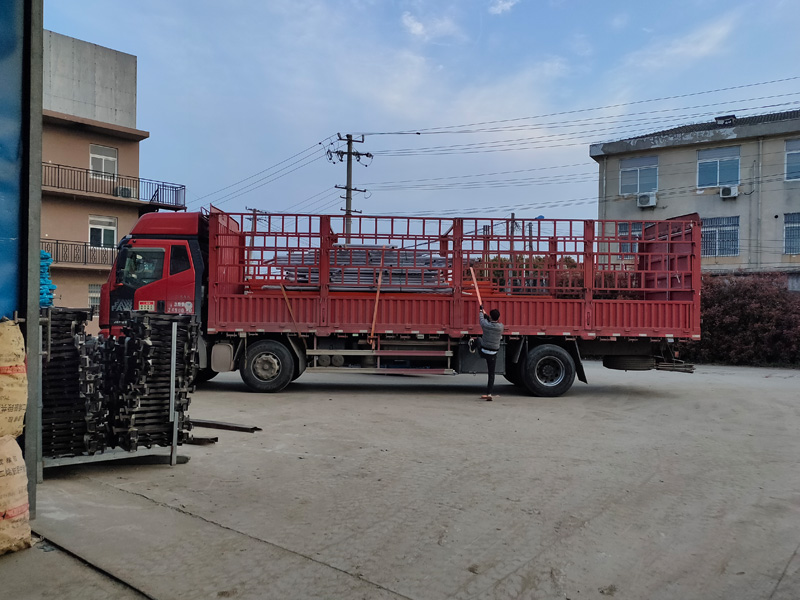 金用護欄2022年4月6日鋅鋼空調欄桿裝車發貨！