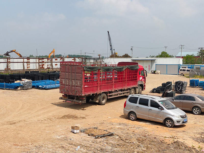 金用護欄2022年4月27日鋅鋼圍墻護欄裝車發(fā)貨！