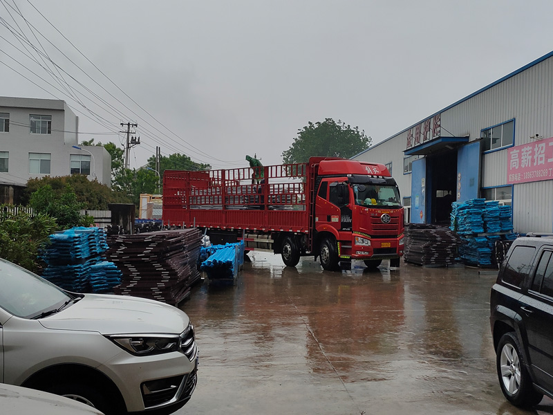 金用護欄2022年5月7日鋅鋼組裝欄桿裝車發(fā)貨！