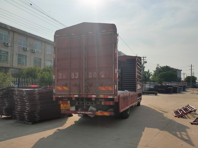 金用護欄2022年5月13日鋅鋼百葉窗裝車發貨！