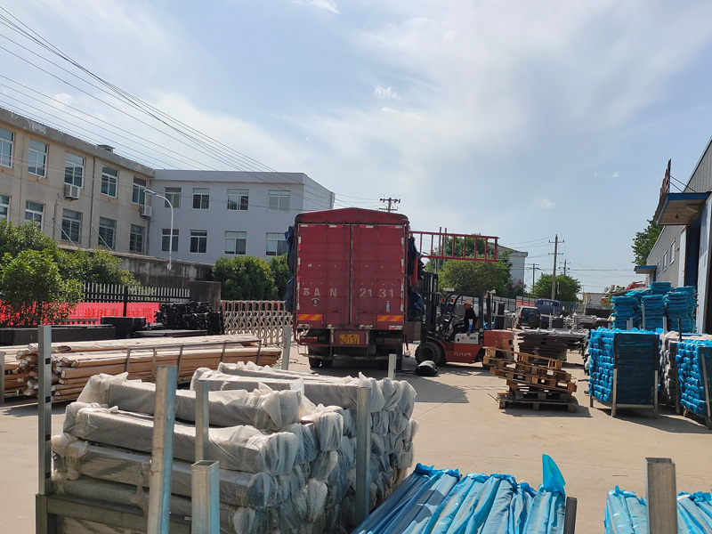 金用護欄2022年6月13日鋅鋼百葉窗裝車發貨！