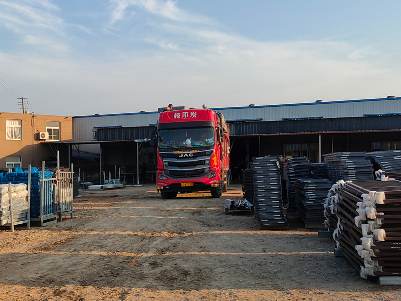 金用護欄2022年6月30日鋅鋼百葉窗裝車發貨！