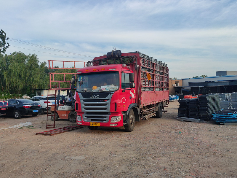 金用護欄2022年7月14日鋅鋼陽臺護欄裝車發(fā)貨！