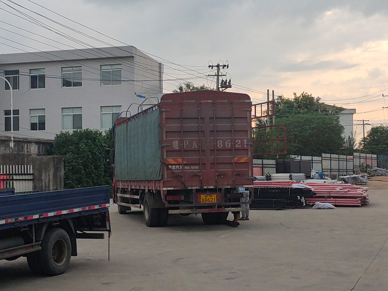 金用護欄2022年7月26日鋅鋼空調欄桿裝車發貨！