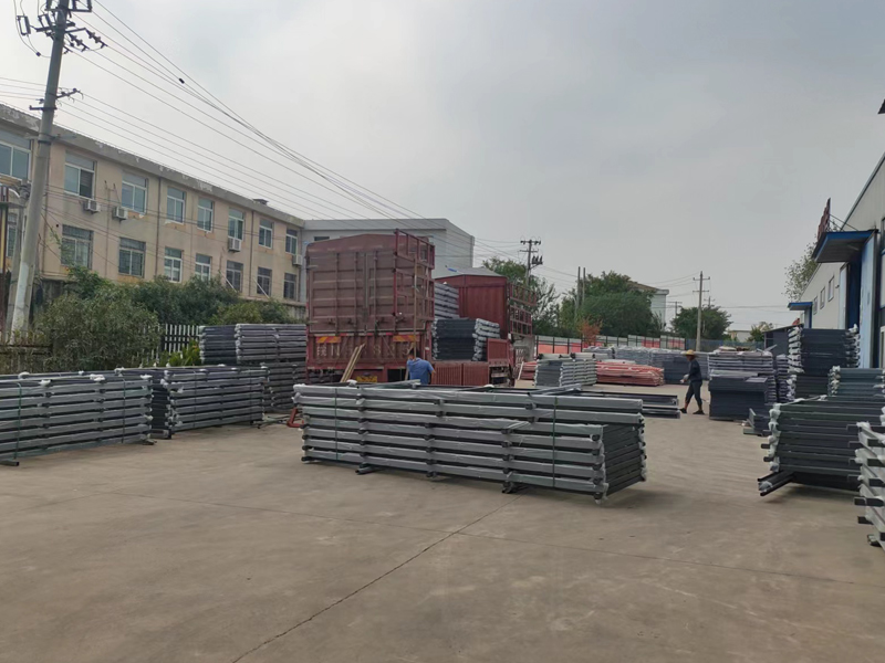 金用護(hù)欄2022年8月26日鋅鋼護(hù)欄裝車發(fā)貨！