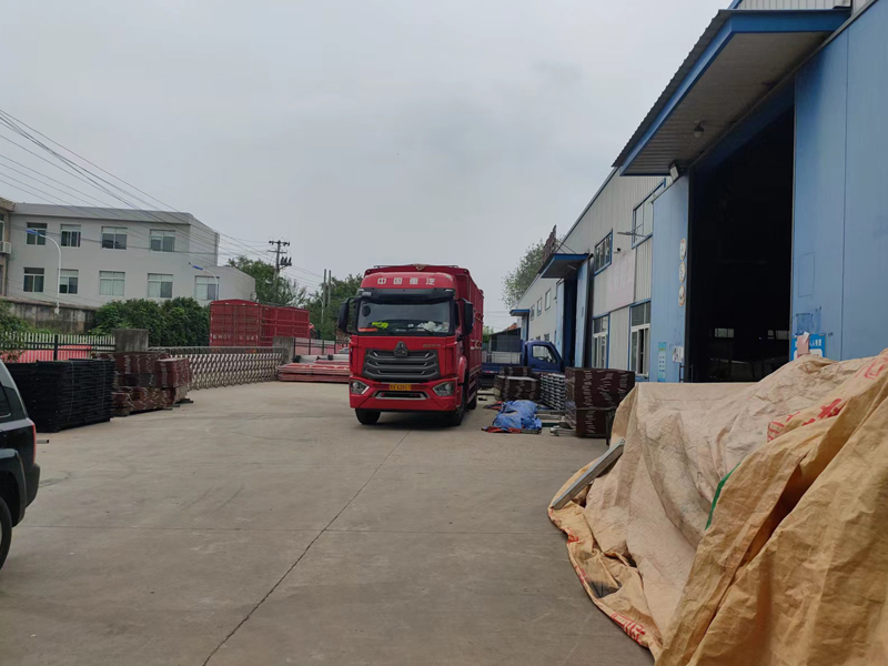 金用護欄2022年9月3日鋅鋼百葉窗裝車發貨！