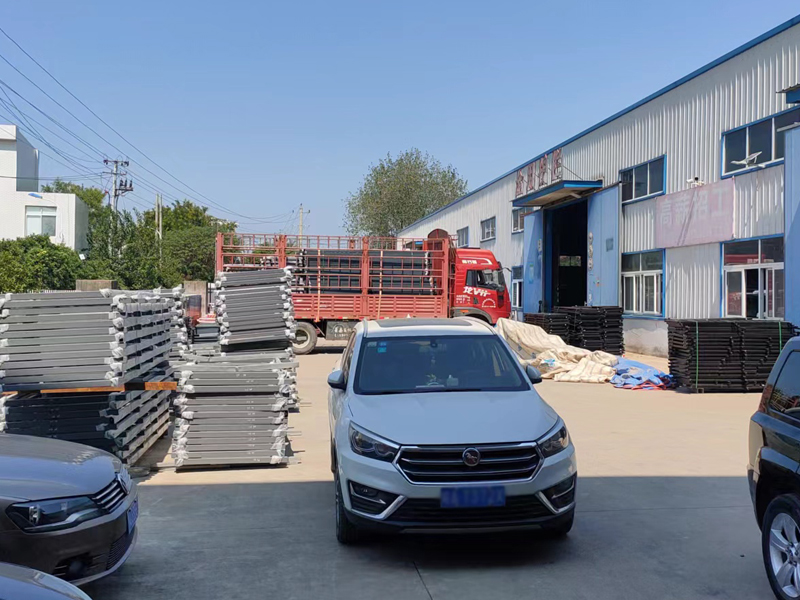 金用護欄2022年9月8日鋅鋼圍墻護欄裝車發貨！