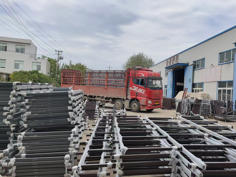 金用護欄2022年9月22日鋅鋼玻璃欄桿裝車發貨! 金用護欄2022年9月22日鋅鋼玻璃欄桿裝車發貨!