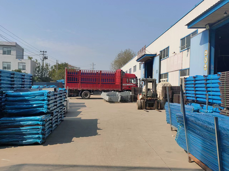 金用護欄2022年11月15日鋅鋼陽臺護欄裝車發貨! 金用護欄2022年11月15日鋅鋼陽臺護欄裝車發貨!