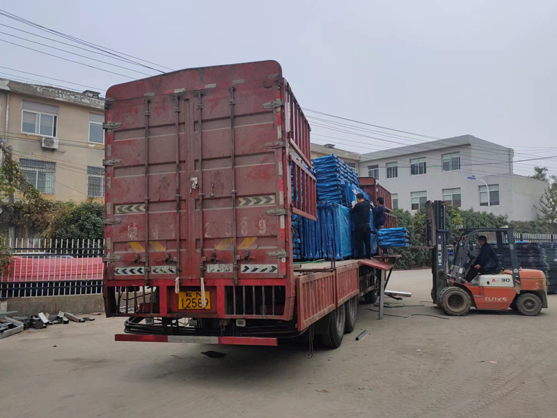 金用護(hù)欄2022年11月23日鋅鋼陽臺(tái)護(hù)欄裝車發(fā)貨！