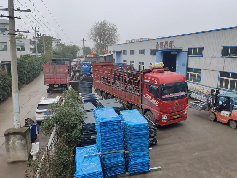 金用護欄2022年11月30日鋅鋼百葉窗裝車發貨！