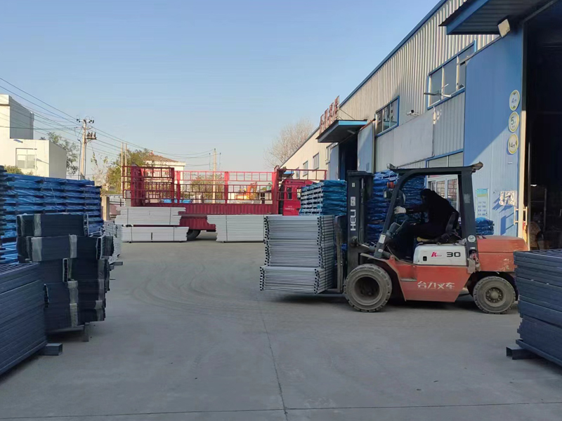 金用護欄2022年12月8日鋅鋼飄窗欄桿裝車發(fā)貨！