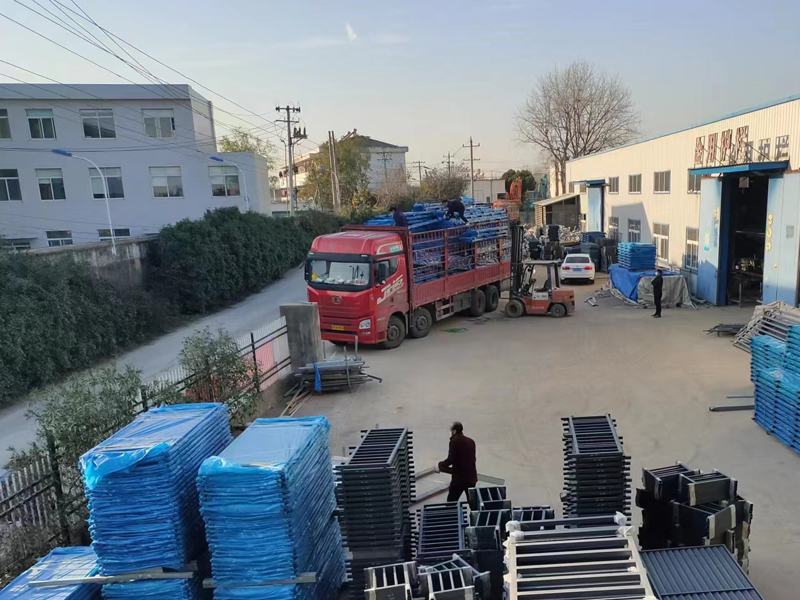 金用護欄2022年12月10日鋅鋼陽臺護欄裝車發貨！